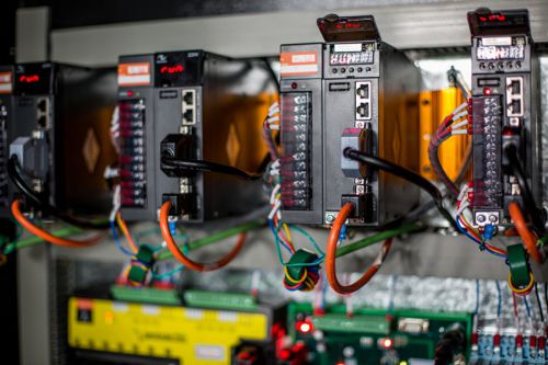 Cortadora Láser de Fibra, Tipo Cerrado con Mesa Alternante VF3015H